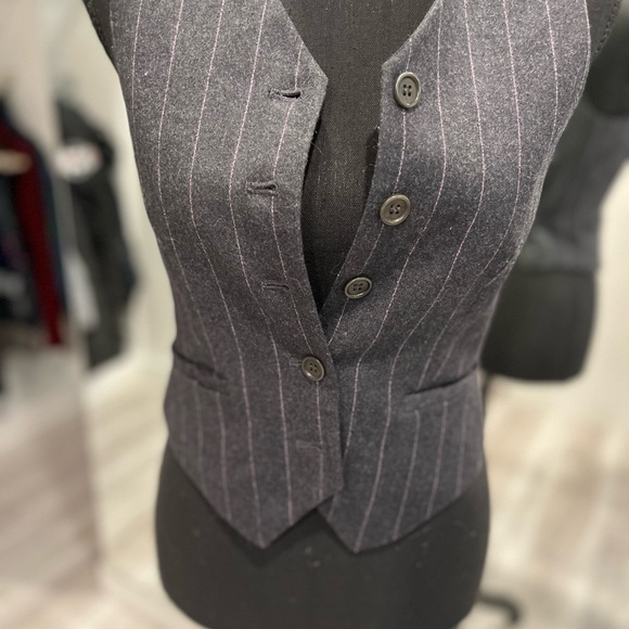 THEORY Grey Wide Pink Pinstripe suit. Size 0 - Picture 3 of 11